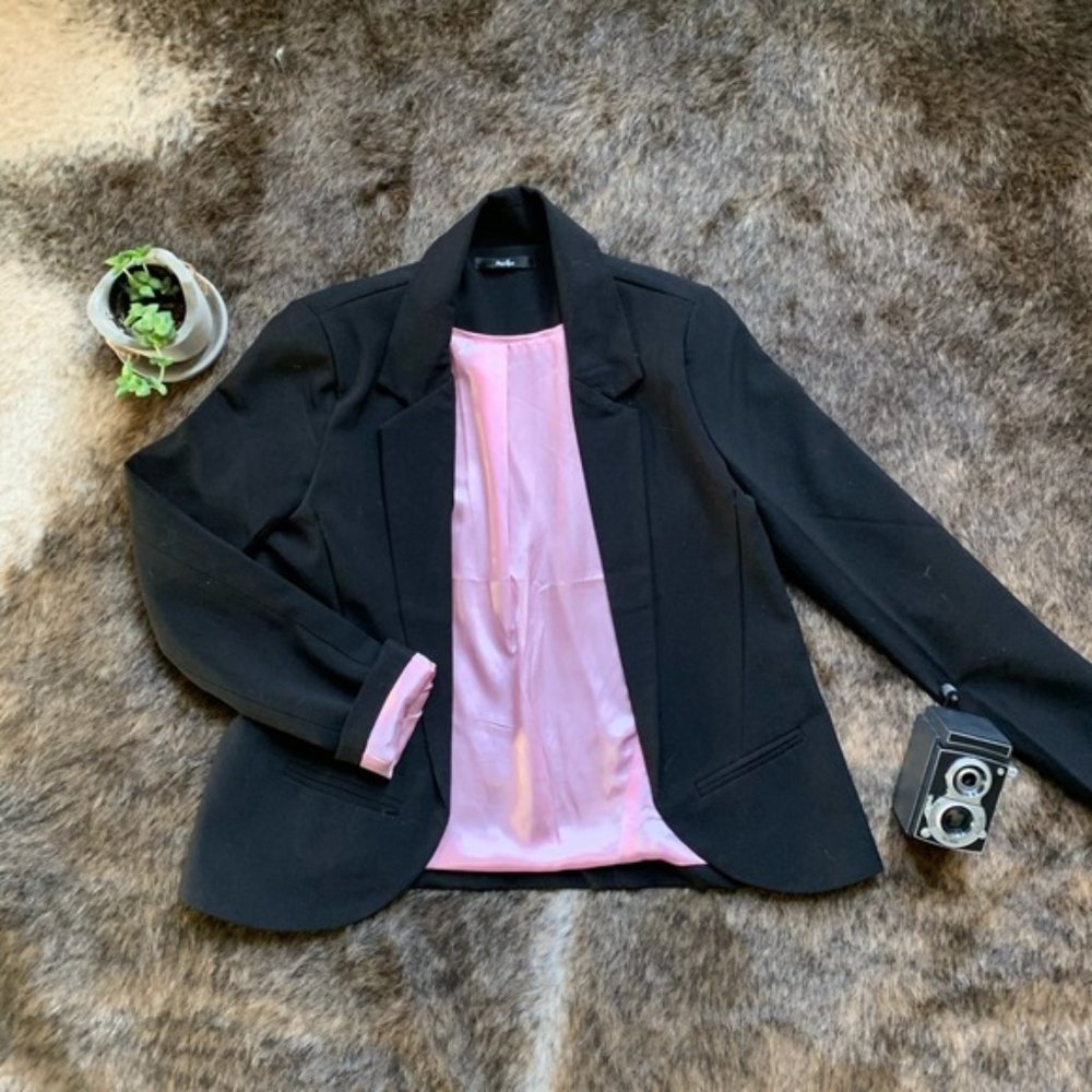 Black blazer with pink lining, small